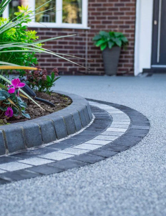 Resin Driveways have become the most popular driveway option over the last 5 years and when you look at the options available and the finished article, it is clear to see why.