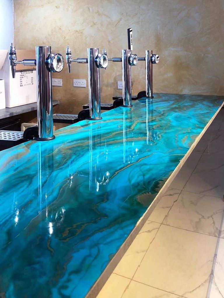  Using advanced epoxy resins and metallic pigments, we create countertops that resemble marble, quartz, or abstract artistic finishes 